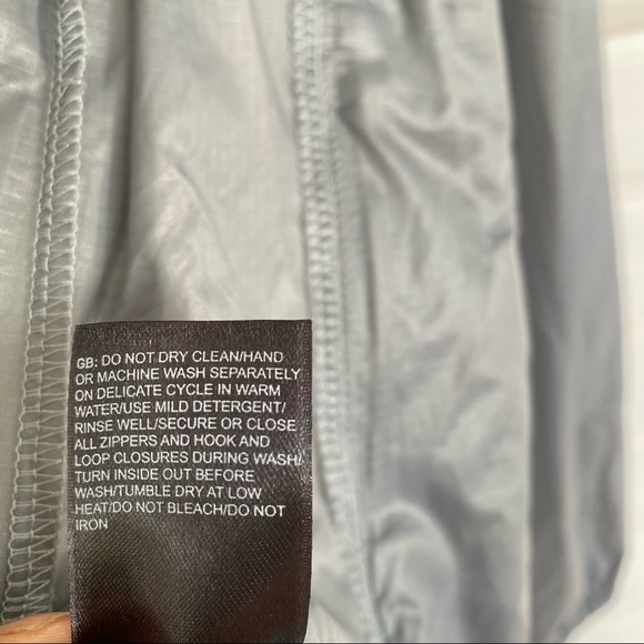 The North Face • Women’s Lightweight Wind Breaker ‘WindWall’ Size Small - Picture 13 of 16